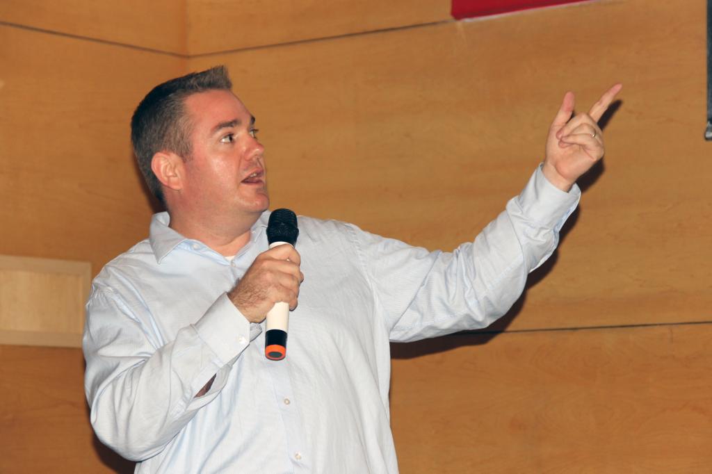 伊恩.斯通老师与英语教师们开展交流