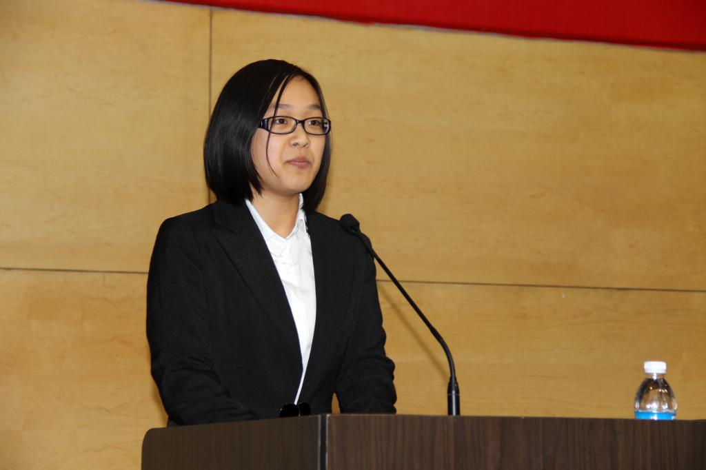 获奖学生代表李楠发言