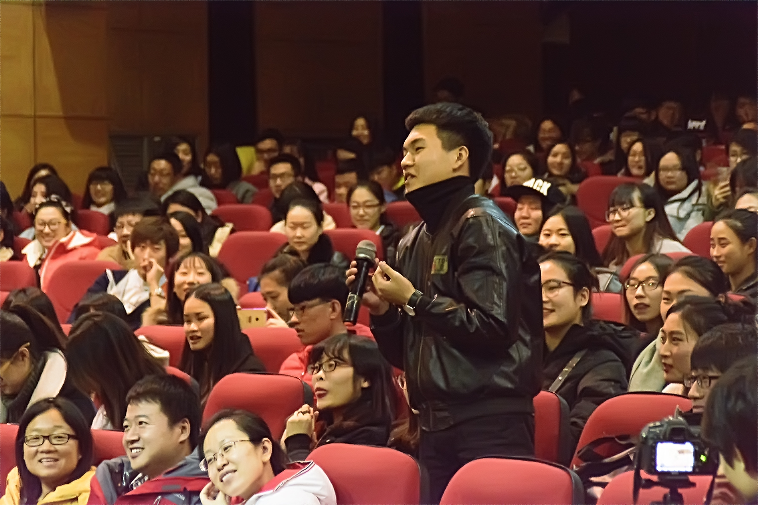 观众与歌手互动