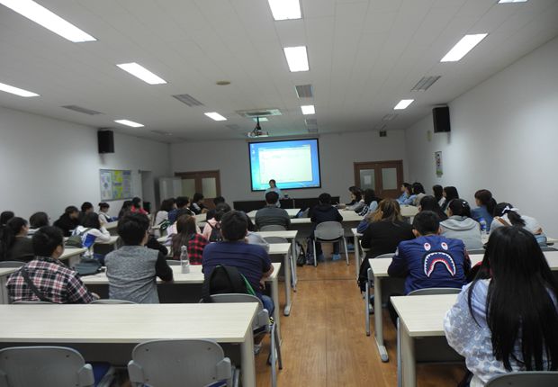 聆听企业情况介绍