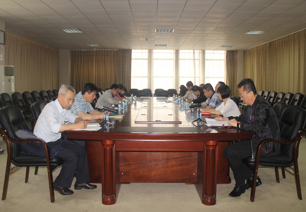 学院党委理论学习中心组召开学习会议